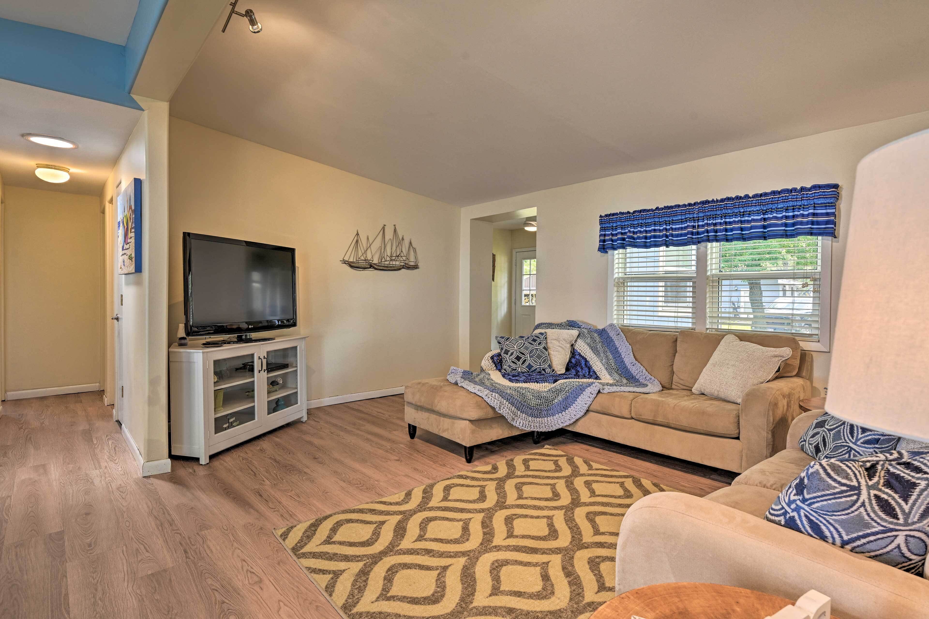 Breathtaking Castle Rock Lake Home: Waterfront Lot