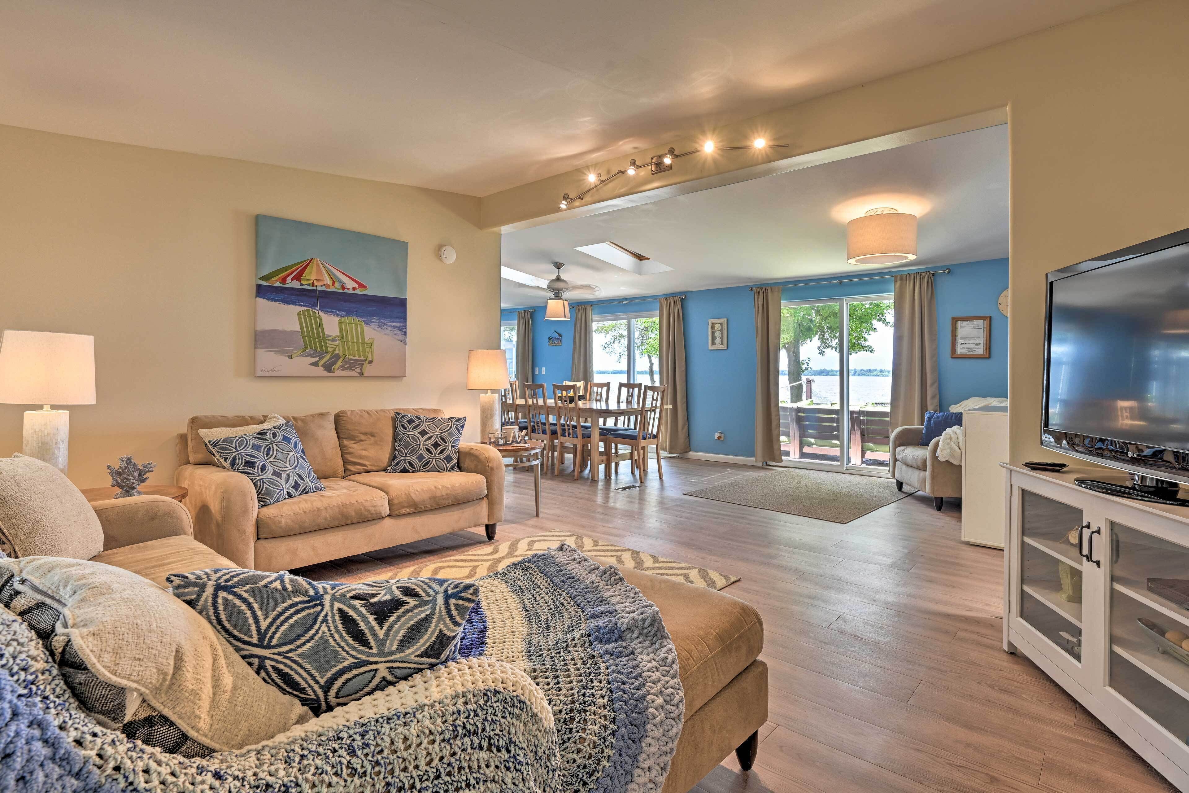 Breathtaking Castle Rock Lake Home: Waterfront Lot