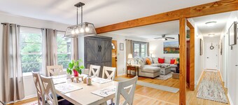 Fire Pit & Game Room: Family Home in Marshall