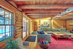 House (5 Bedrooms) | Interior