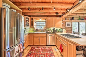 House (5 Bedrooms) | Interior