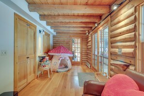 House (5 Bedrooms) | Interior