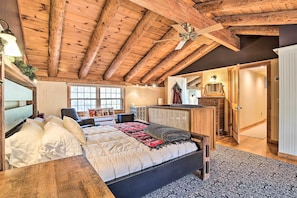 House (5 Bedrooms) | Interior