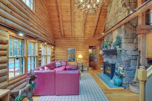 House (5 Bedrooms) | Interior