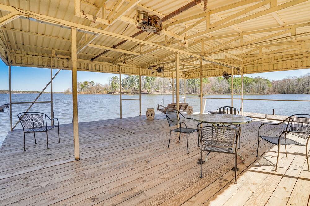 Waterfront Louisiana Home w/ Private Boat Launch! - Bronson, TX