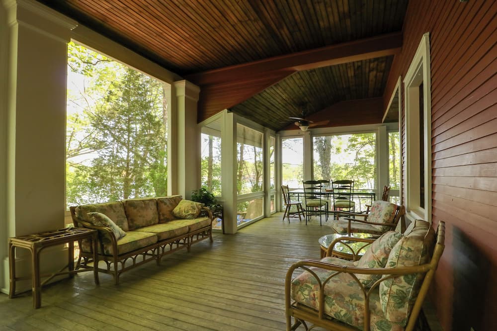 Island Cottage on Evans Lake: Boat Rental Required - Devils Lake, MI