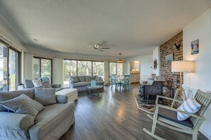 Cottage (3 Bedrooms) | Interior - New Bern Home w/ Direct Access to Neuse River (New Bern)