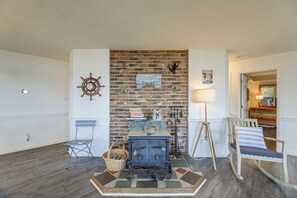 Cottage (3 Bedrooms) | Interior - New Bern Home w/ Direct Access to Neuse River (New Bern)