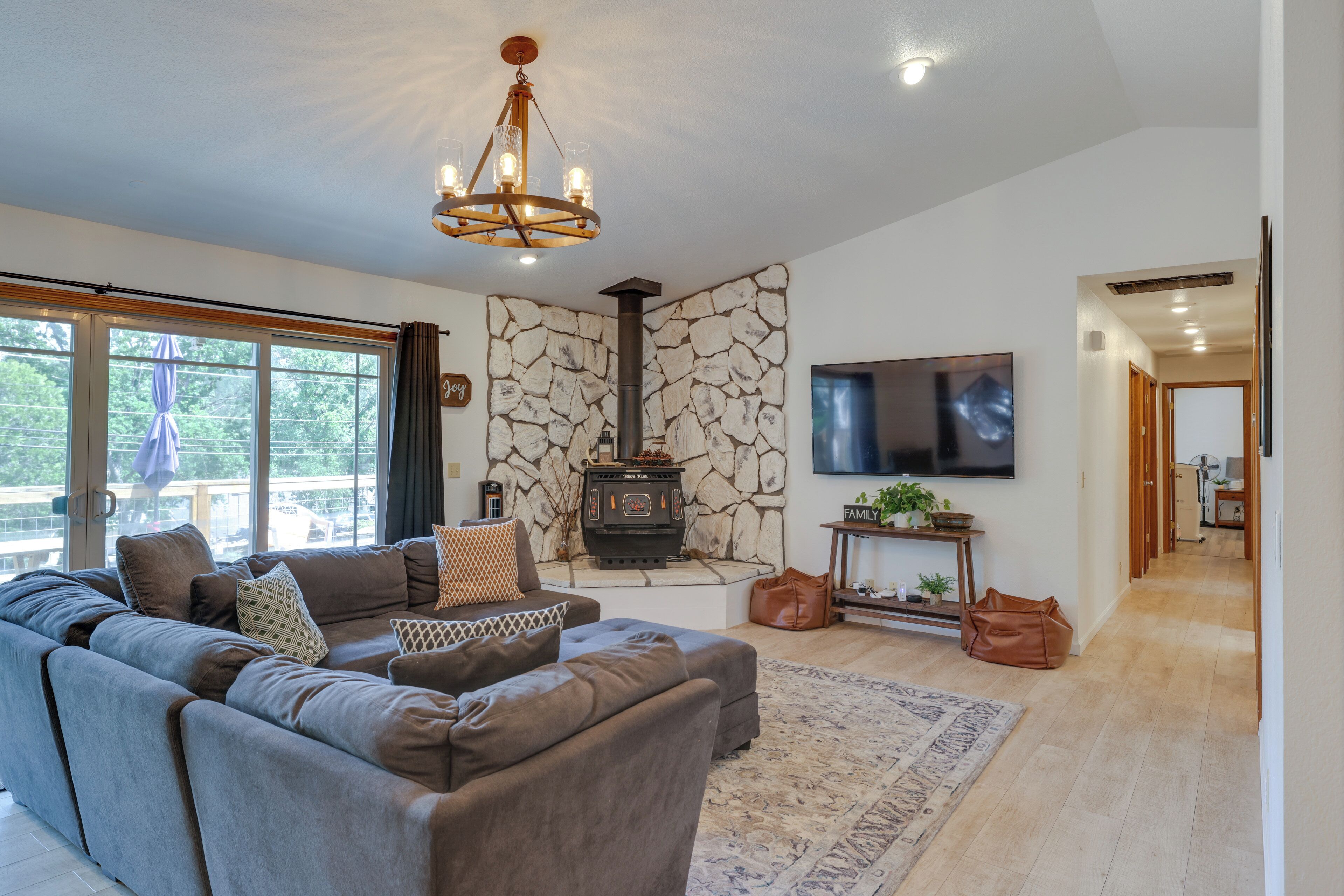 House (4 Bedrooms) | Front of property