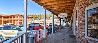 Cloudcroft Cabin Vacation Rental: 3 Mi to Skiing!