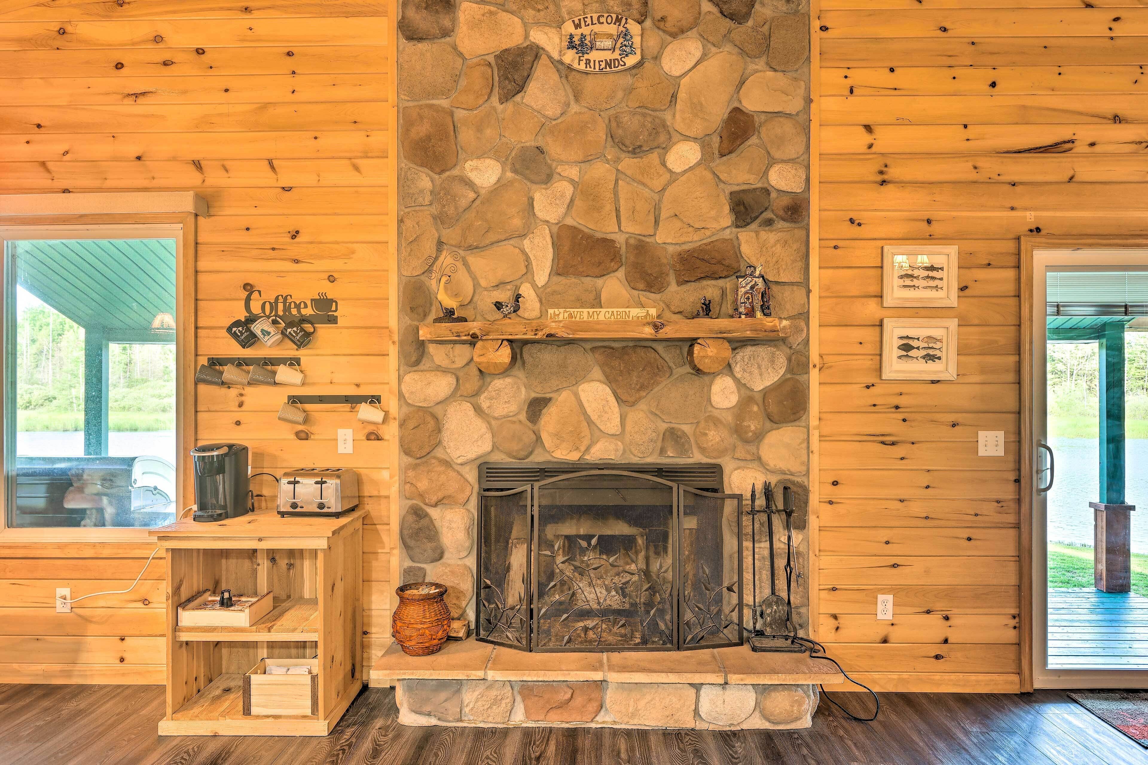 Sun-dappled Cadillac Gem w/ Kayaks & Grill!