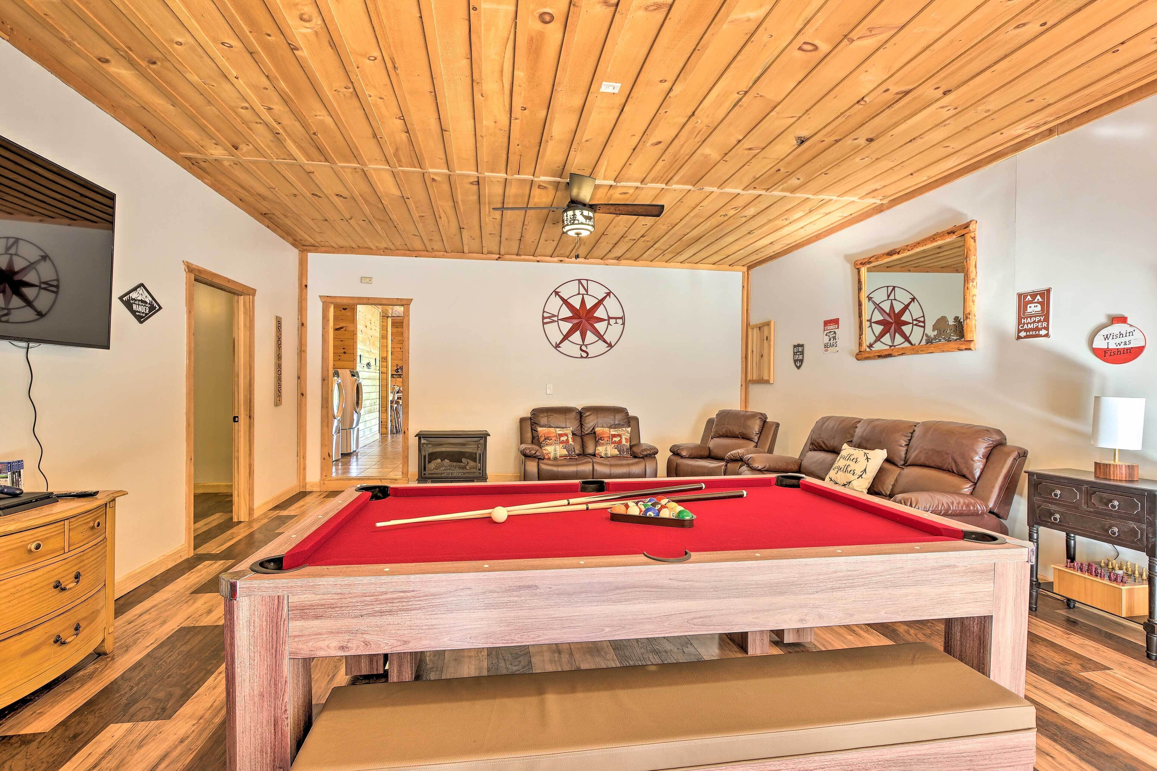 Sun-dappled Cadillac Gem w/ Kayaks & Grill!