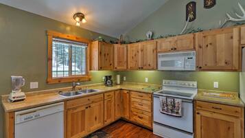 House (2 Bedrooms) | Interior