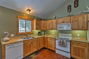 House (2 Bedrooms) | Interior