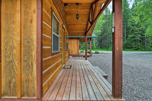 Hungry Horse Cabin: Deck, Fire Pit, Near Glacier!