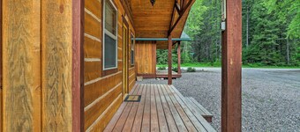 Hungry Horse Cabin: Deck, Fire Pit, Near Glacier!