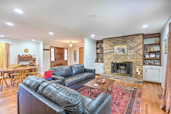 House (3 Bedrooms) | Interior - Serene Johnson City Home w/ Mountain Views (Johnson City)