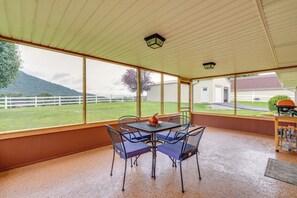 House (3 Bedrooms) | Interior - Serene Johnson City Home w/ Mountain Views (Johnson City)