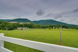House (3 Bedrooms) | Interior - Serene Johnson City Home w/ Mountain Views (Johnson City)