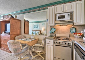 Apartment (0 Bedroom) | Interior - Oceanfront Daytona Beach Studio w/ Balcony (Daytona Beach Shores)