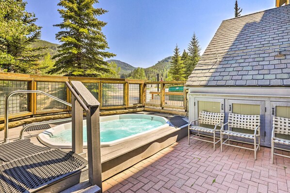Interior - Keystone Ski Condo w/ Mtn View - Walk to Gondola! (Keystone)