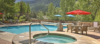 Keystone Ski Condo w/ Mtn View - Walk to Gondola!