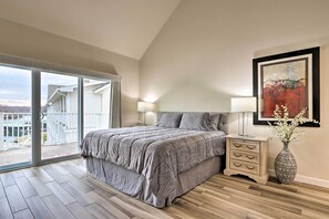 Apartment (4 Bedrooms) | Interior - Private Boat Slip: Lake-view Osage Beach Getaway! (Osage Beach)