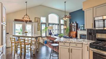 House (3 Bedrooms) | Interior