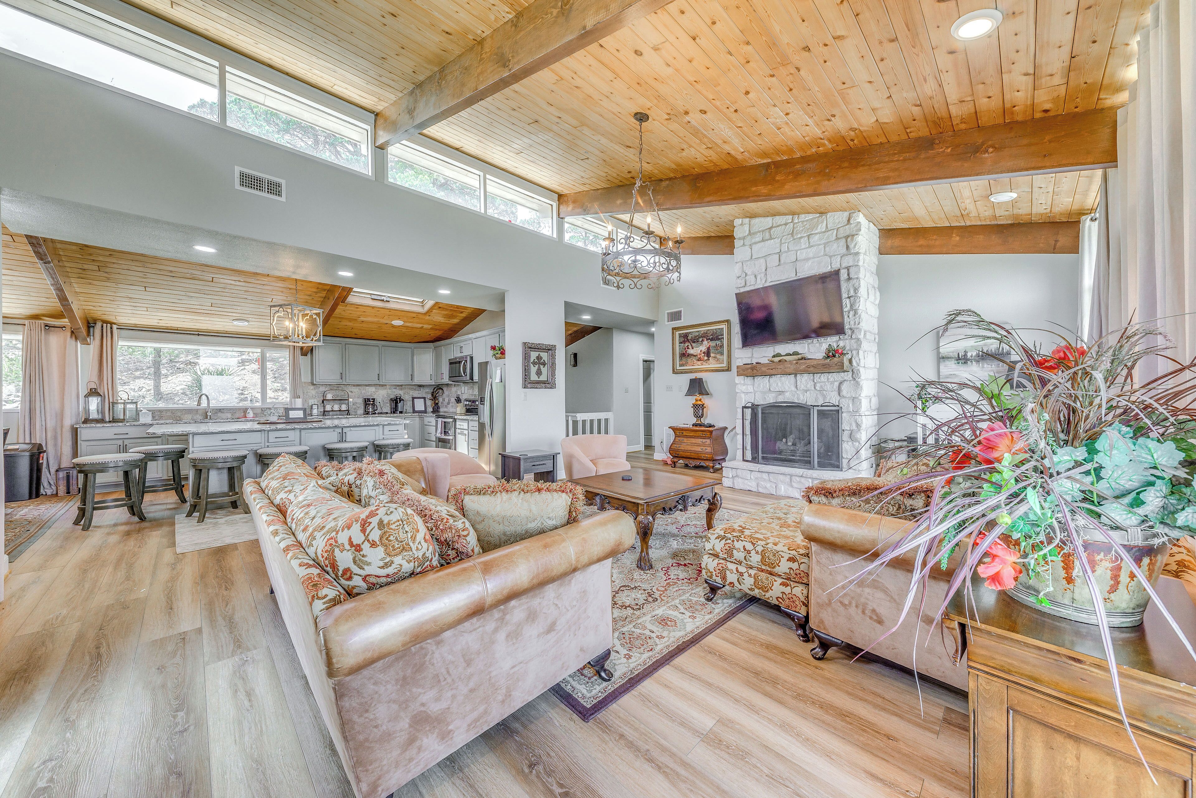 Serene Cabin w/ Mountain Views & Fire Pit!