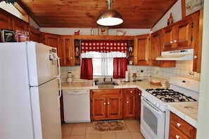 Maison (3 Bedrooms) | Cuisine privée | Micro-ondes, four, plaque de cuisson, lave-vaisselle