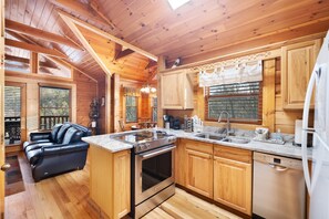 Hus (2 Bedrooms) | Eget kjøkken | Mikrobølgeovn, ovn, kokeplater og oppvaskmaskin