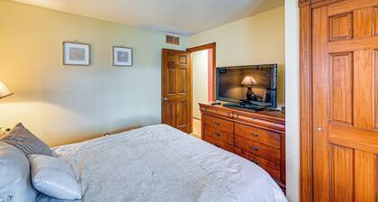 < 1 Mi to Ocean Gate Beach! Lovely Home w/ Hot Tub