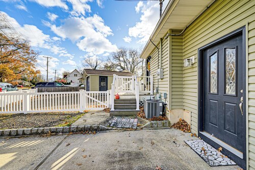 < 1 Mi to Ocean Gate Beach! Lovely Home w/ Hot Tub