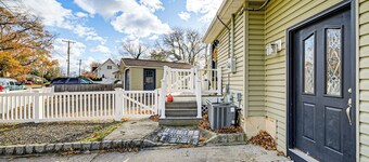 < 1 Mi to Ocean Gate Beach! Lovely Home w/ Hot Tub