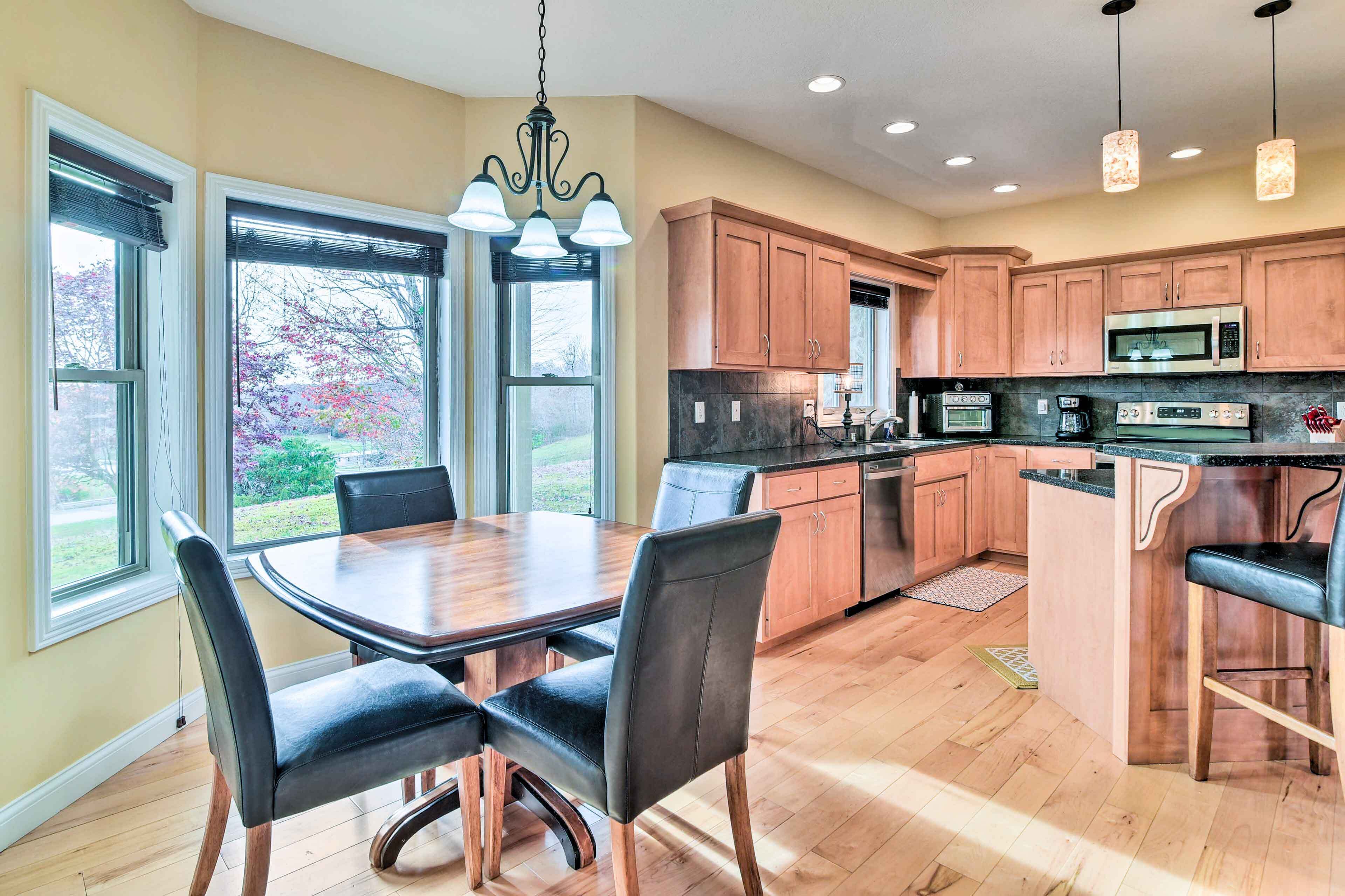 Cozy Home w/ Patio, 2 Mi to Dale Hollow Lake!