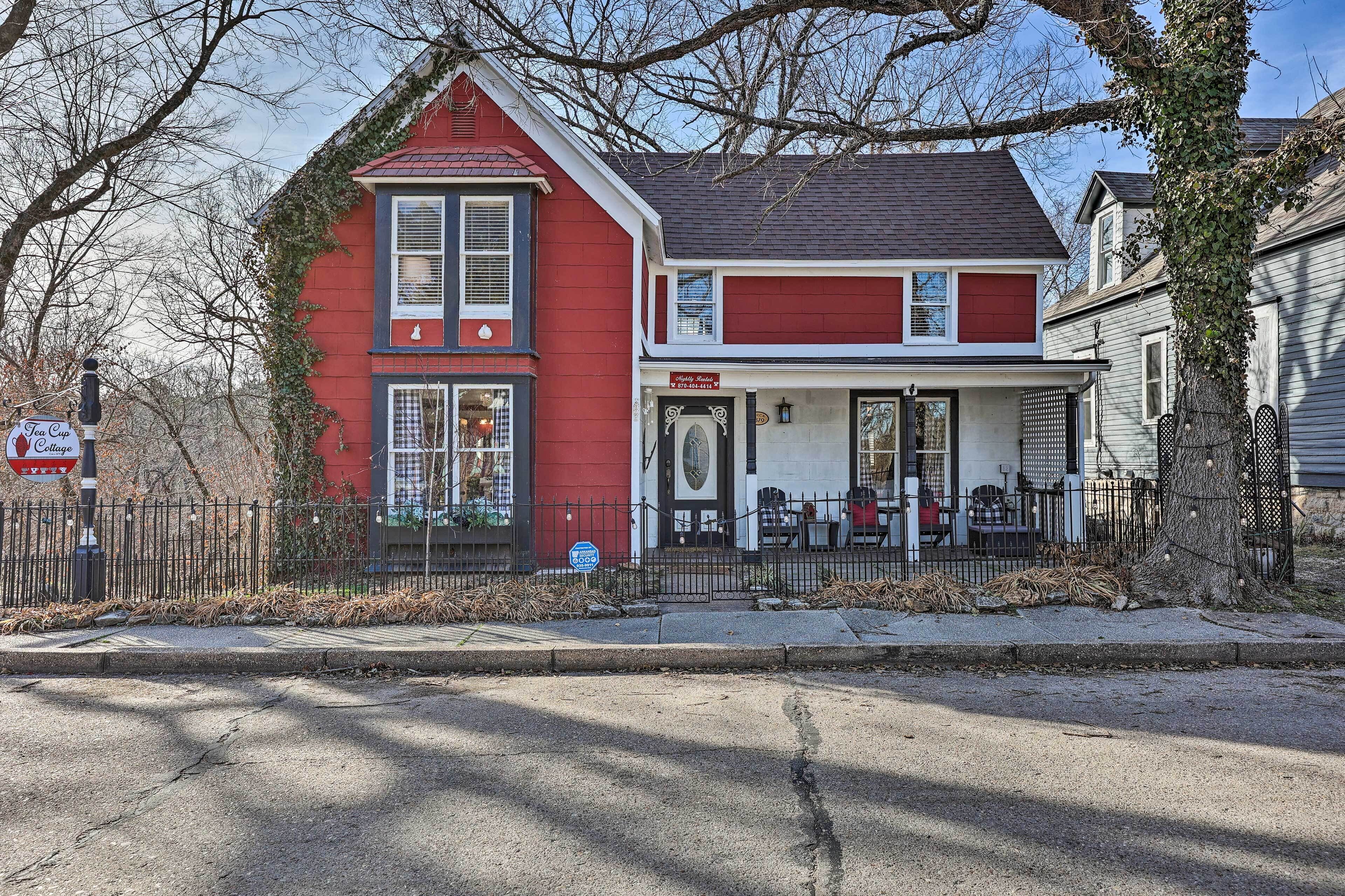 Vibrant Historic Home - Walk to Downtown!
