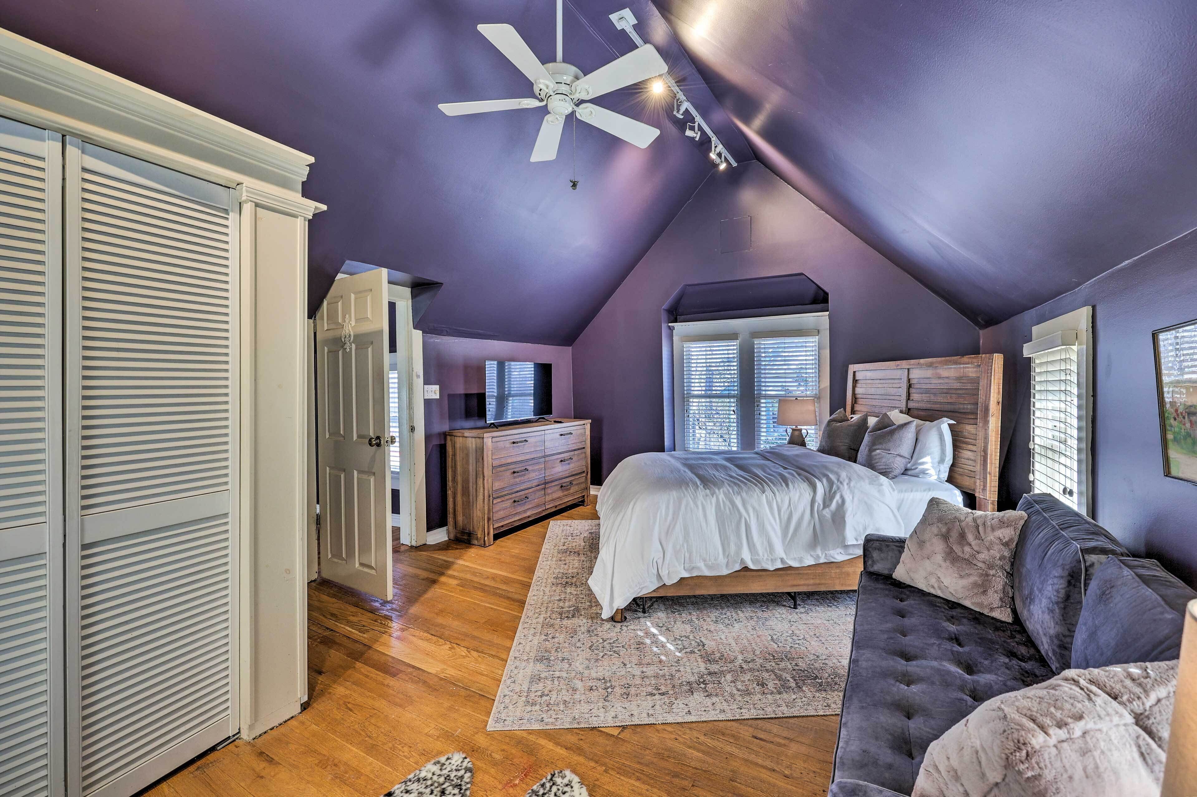 Vibrant Historic Home - Walk to Downtown!