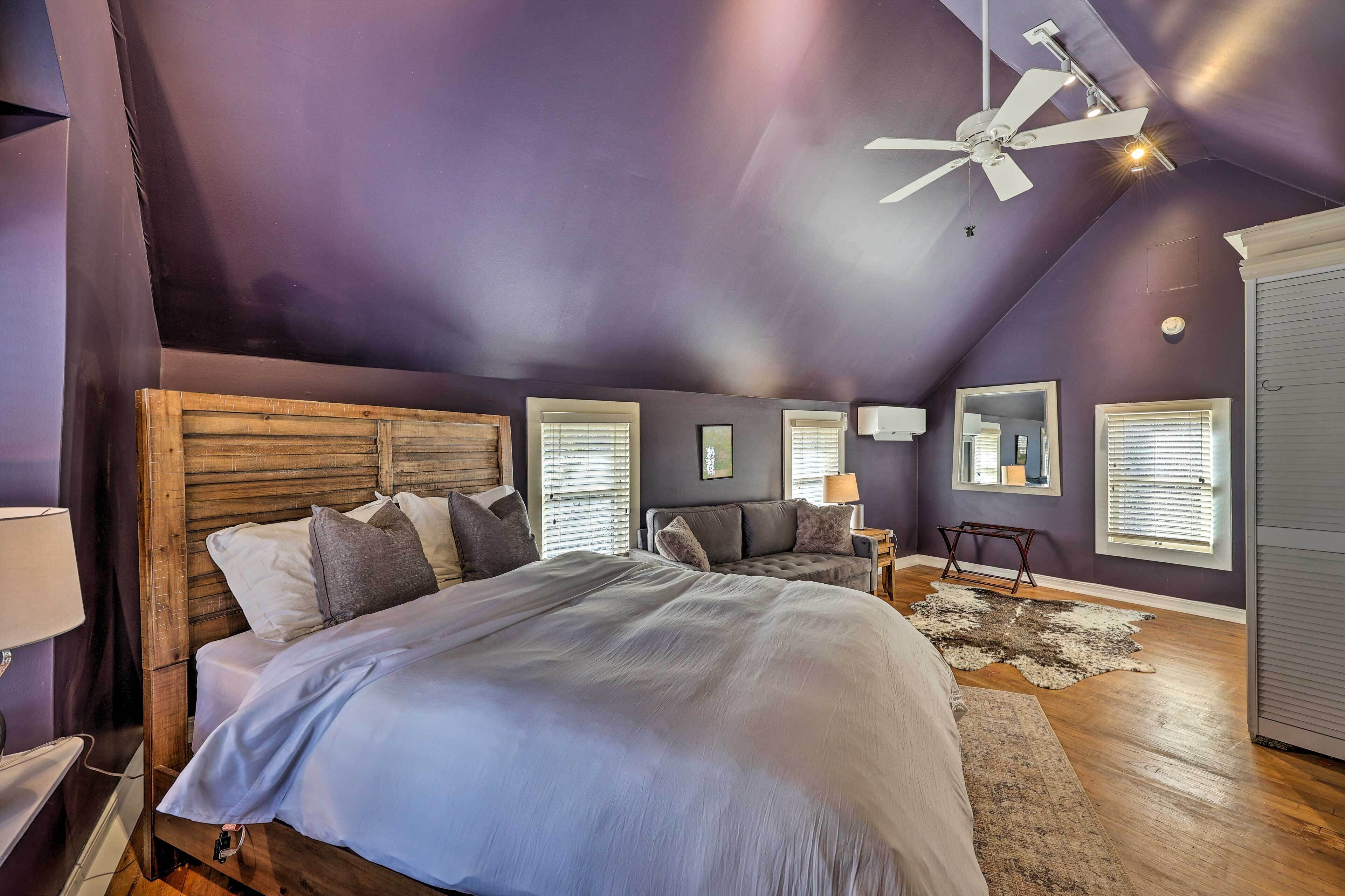 Vibrant Historic Home - Walk to Downtown!