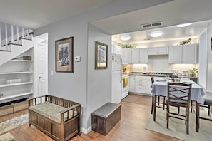 Apartment (2 Bedrooms) | Interior - Historic Laramie Condo - 3 Blocks to Downtown & UW (Laramie)