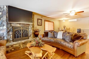 Apartment (1 Bedroom) | Interior - Modern Deadwood Apt With Mountain Views & Grill! (Lead)