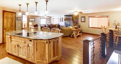 Modern Deadwood Apt With Mountain Views & Grill!