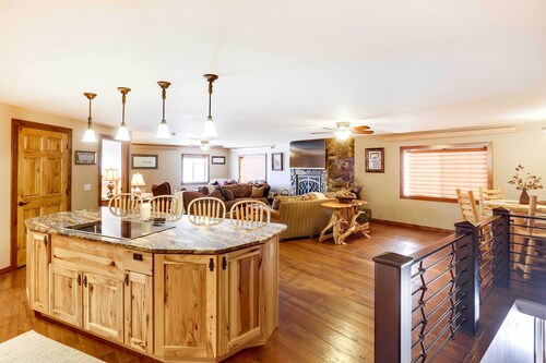 Modern Deadwood Apt With Mountain Views & Grill!