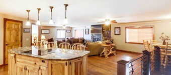 Modern Deadwood Apt With Mountain Views & Grill!