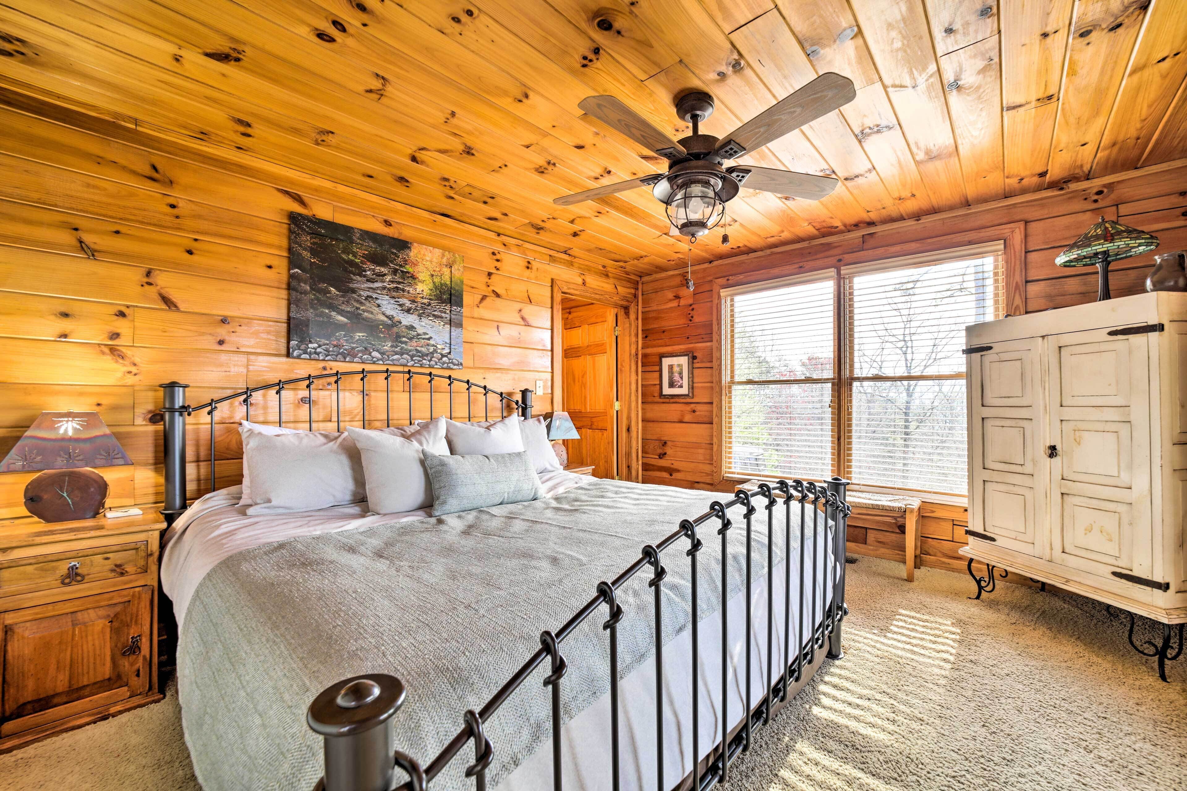 Smoky Mountain Cabin Rental w/ Hot Tub + Fire Pit!