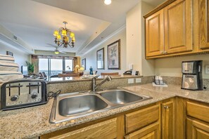 Apartment (2 Bedrooms) | Interior - 1 Mi to Disney: Condo w/ Water-view Balcony! (Orlando)