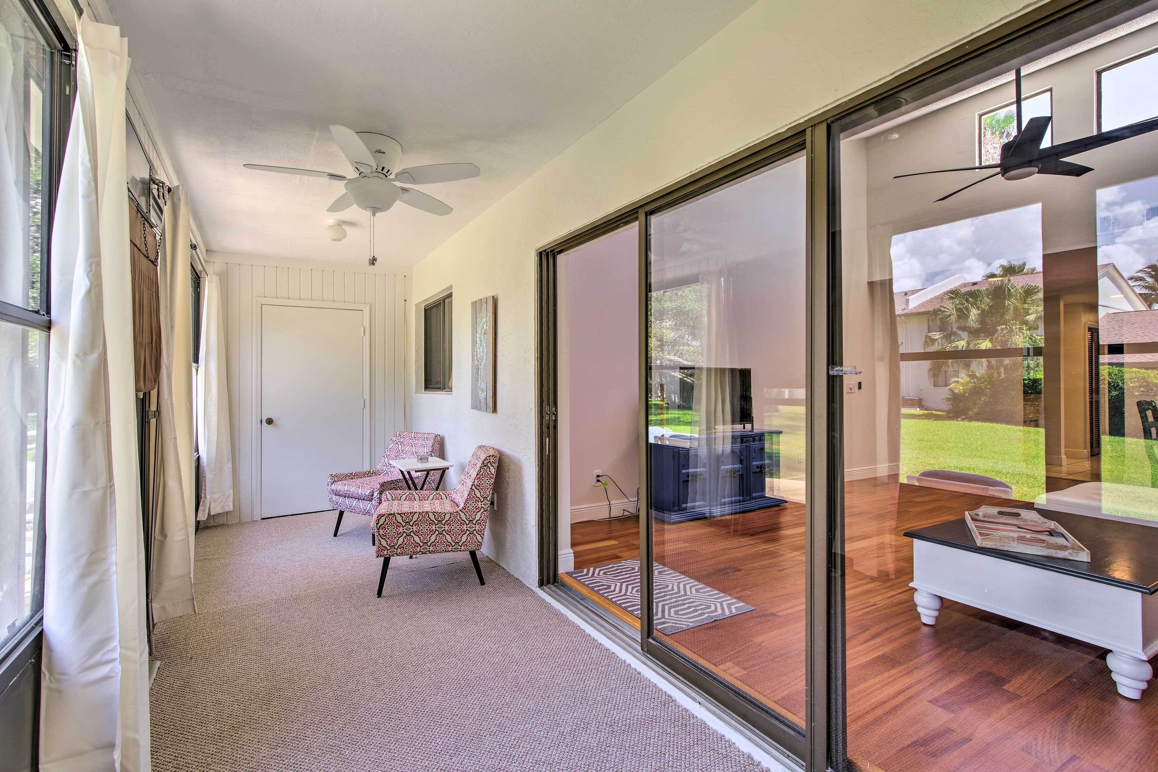 Satellite Beach Townhome < 2 Mi to Beach!