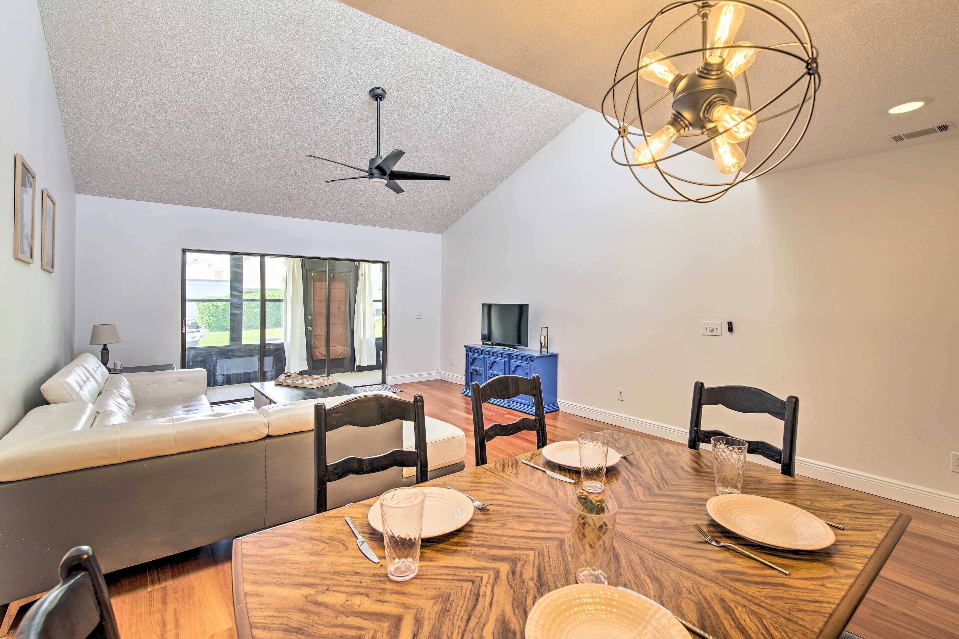 Satellite Beach Townhome < 2 Mi to Beach!