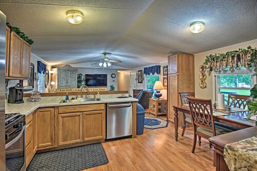 Hot Tub & Deck: Tranquil Home Near Grand Lake