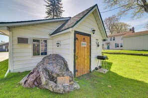 Cottage (2 Bedrooms) | Interior - Houghton Lake Cottage - Central Location! (Houghton Lake)