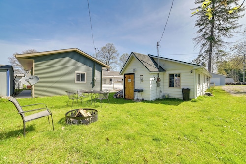 Houghton Lake Cottage - Central Location!
